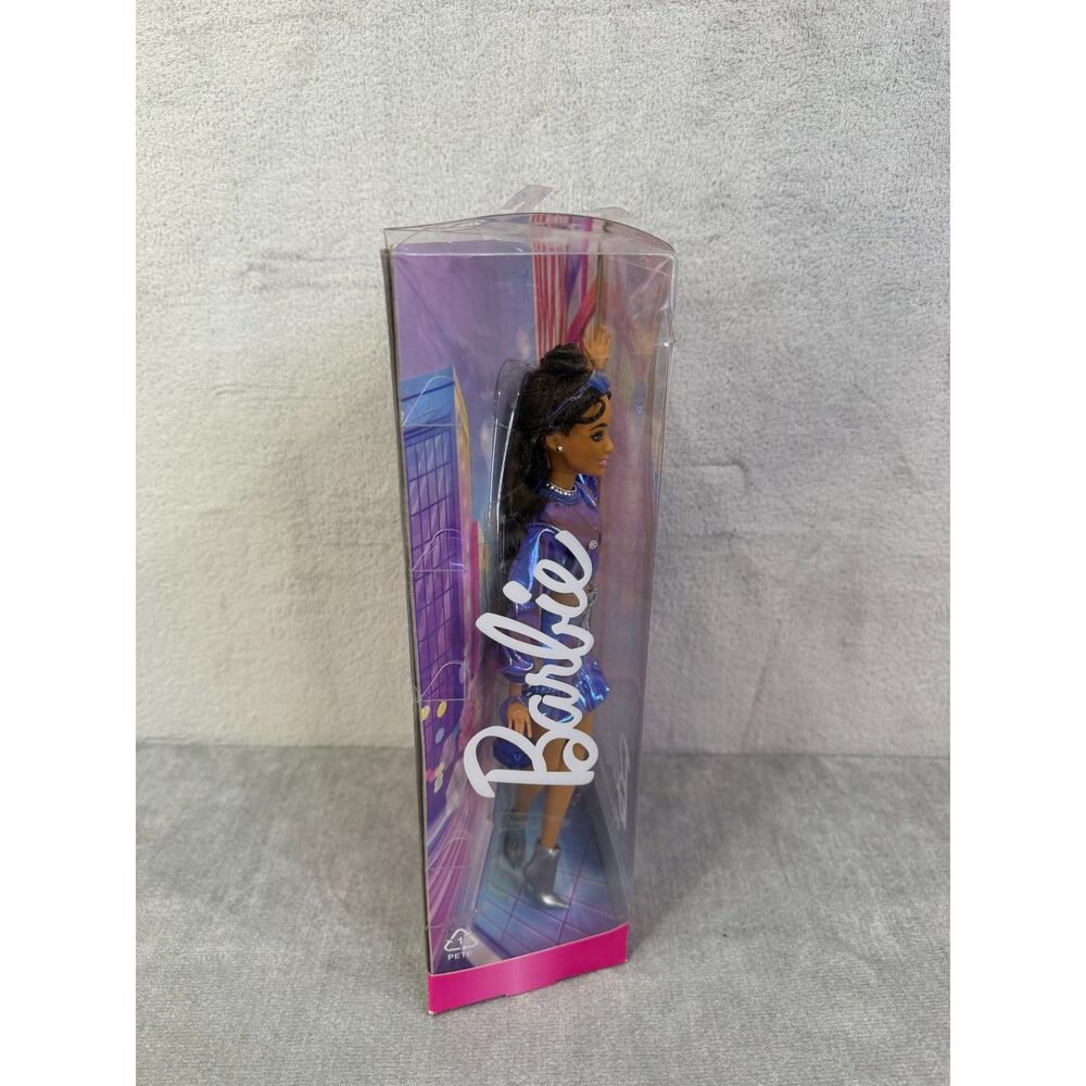 Deluxe Style Barbie - NEW